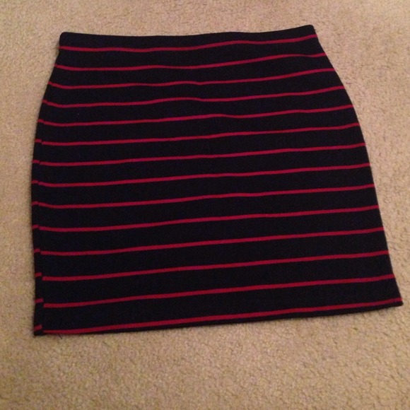 Navy and red fitted skirt