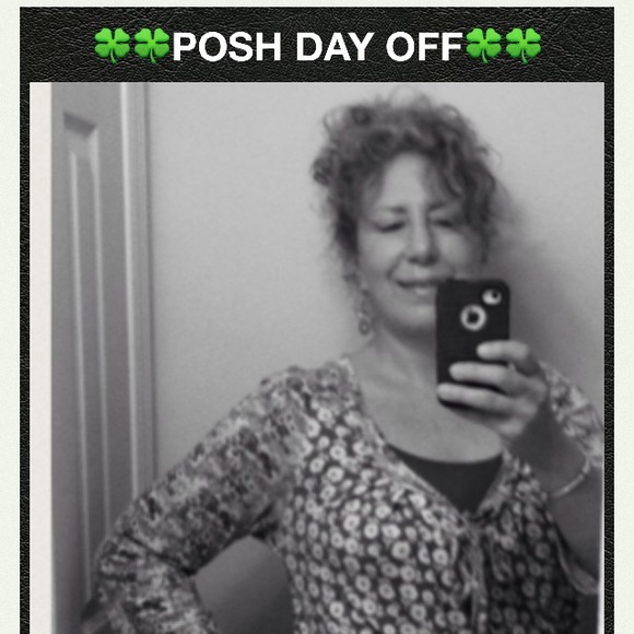 ❤️Posh Day Off❤️ - Picture 1 of 4