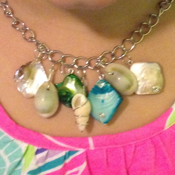 Handcrafted abalone and shell necklace - Picture 2 of 3