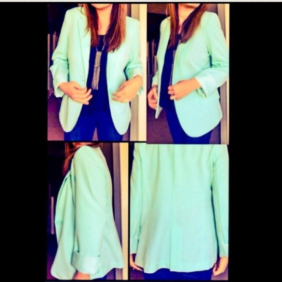 Green mint blazer .