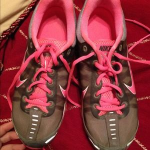 Nike air max tennis shoes.