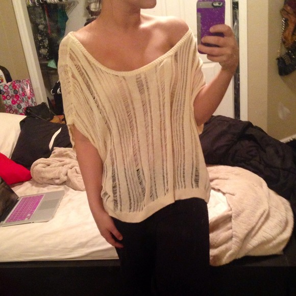 beachy sweater 🚫SOLD🚫
