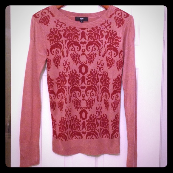 🎀Stamped Sweater NWOT⚡️Closet Clear Out⚡️