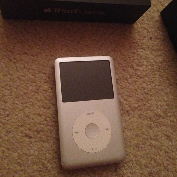 Used IPod Classic Silver Holds Lot's of 80GB - Picture 4 of 4