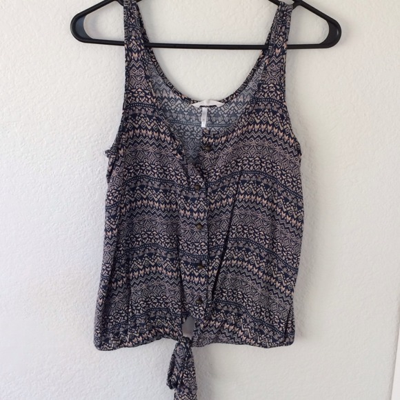 🚫BUNDLED🚫Tie front tank💕