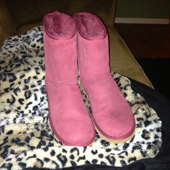 Sangria uggs size 9