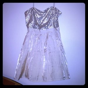 Forever 21 Strapless champagne dress with straps