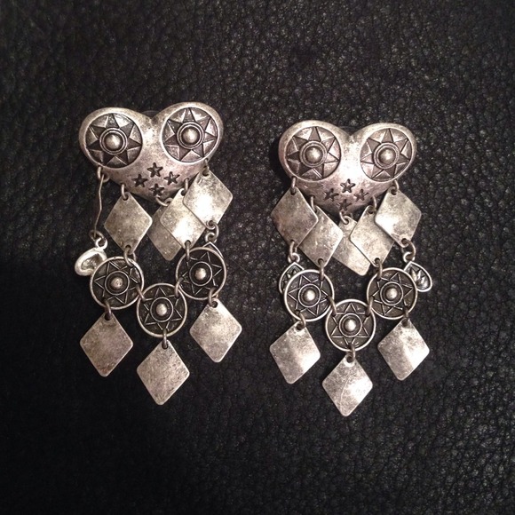 Jewelmint Eros earrings. Like new.