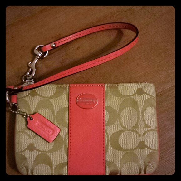 Coach Clutches & Wallets - Coach wristlet
