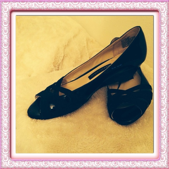 Dana Buckman Low-wedge Loafers - Picture 2 of 3