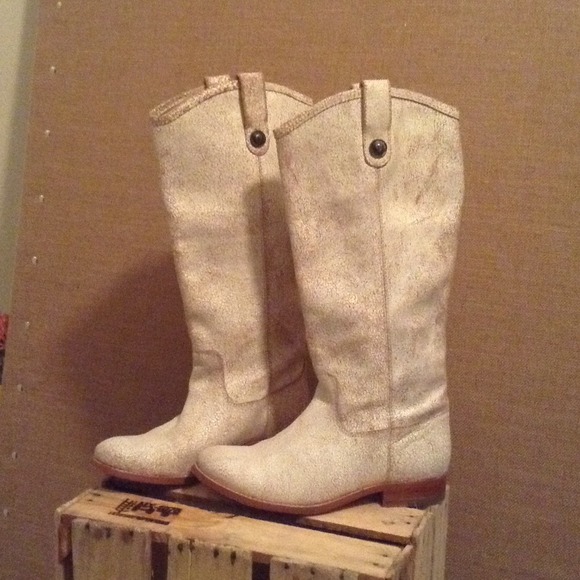 REDUCED! White Frye Melissa Crackled Leather Boot
