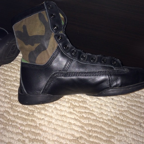 Shoes - Picture 3 of 3