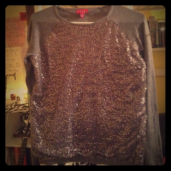 Adorable sweater RESERVED 🚫