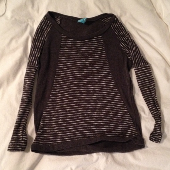 Paneled tshirt/sweatshirt