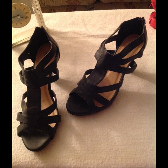 Shoes by CL Laundry - Picture 2 of 4