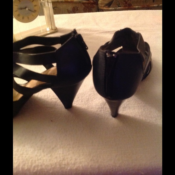 Shoes by CL Laundry - Picture 3 of 4