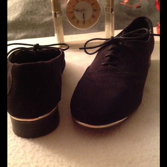 Forever 21 Black Flats - Picture 2 of 3