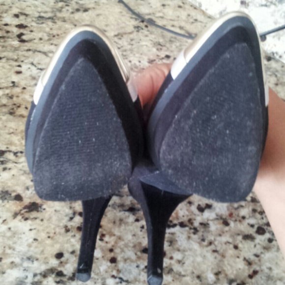 Faux suede black Just Fab pump - Picture 3 of 3