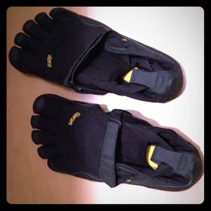 Brand new Women's 5 Finger Vibram's!