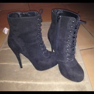 Forever 21 black sued booties