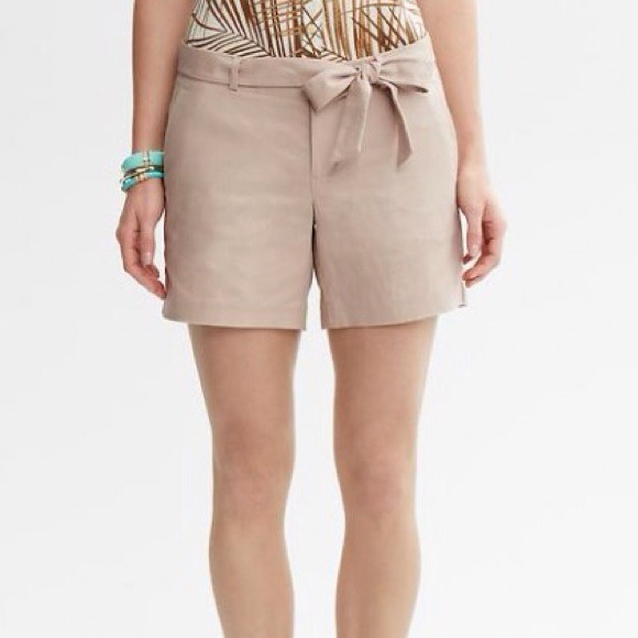🎉SOLD🎉BR - khaki tie front shorts 14 NWT!