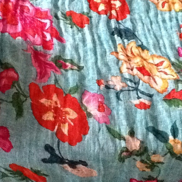 🚫SOLD in Bundle🚫HP Sweet &Sassy💕Italian Scarf - Picture 4 of 4