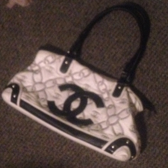 Black and white Chanel Purse!
