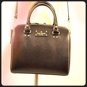 💯 Auth. Kate Spade Wellesley in black✨