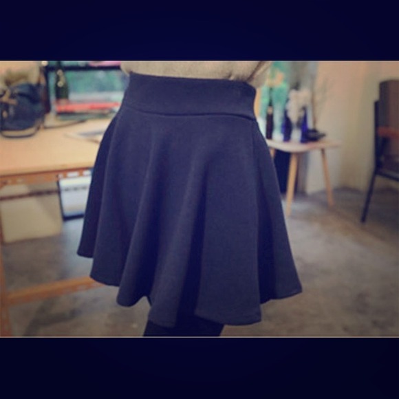 REDUCED👍BRAND NEW Flared Black Skirt