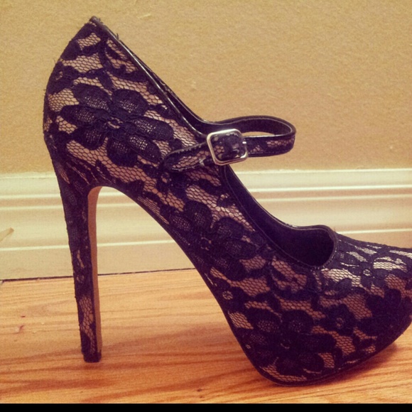 Heels - Picture 3 of 4