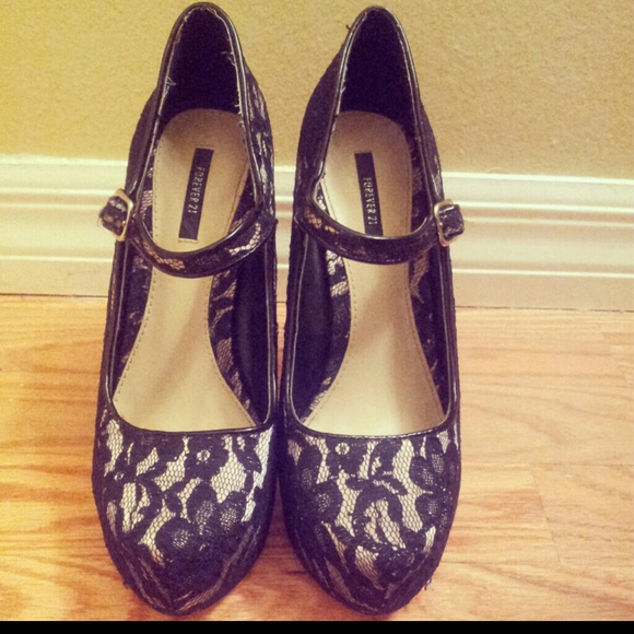 Heels - Picture 4 of 4