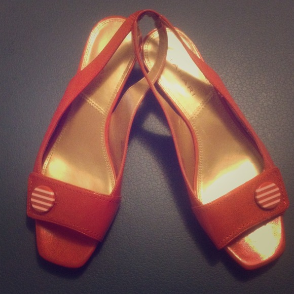 TAHARI Shoes
