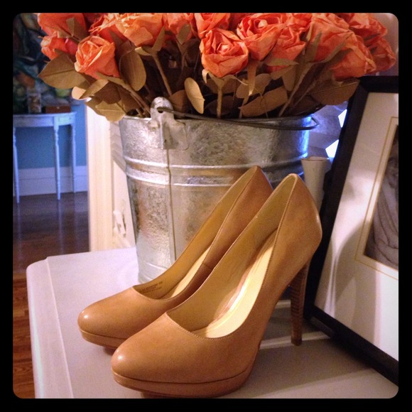 COLE HAAN - gorgeous tan platform heels!