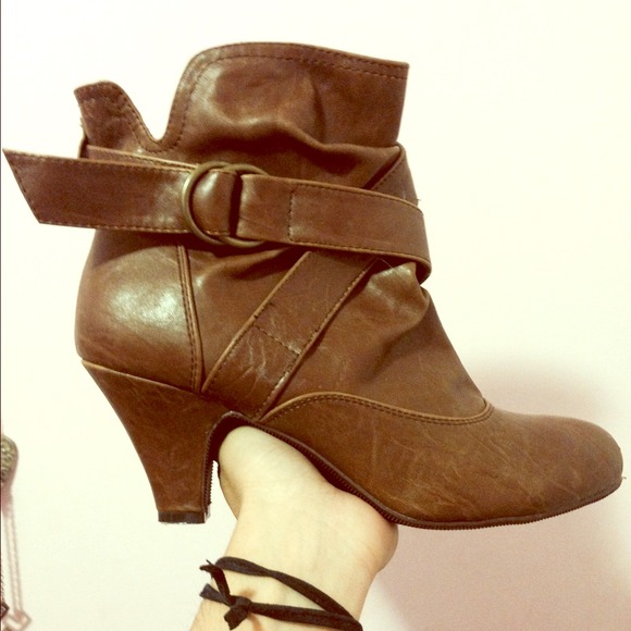 Brown ankle high heel boots - Picture 1 of 4