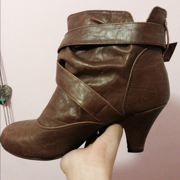 Brown ankle high heel boots - Picture 2 of 4