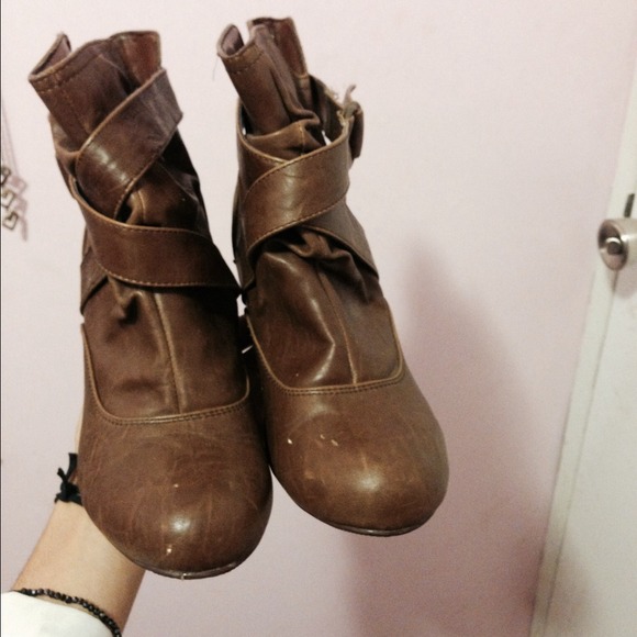 Brown ankle high heel boots - Picture 3 of 4