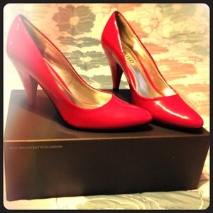 Unlisted "A Kenneth Cole Production"