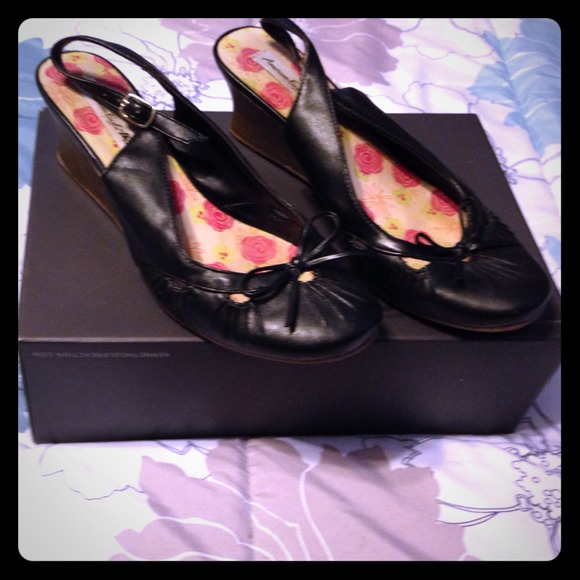 American Eagle Wedges