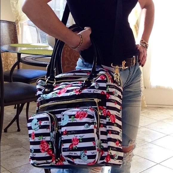 GIFTED- friend's B-day 😃Betsey Johnson bag - Picture 3 of 4