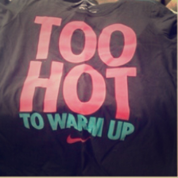 Nike printed Tshirt (too hot to warm up)