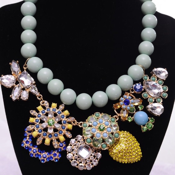 ❌⭕️SOLD!!!❌⭕️Betsey Johnson Statement Bib Necklace