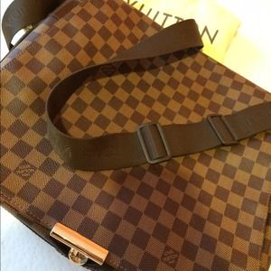 100% Auth Louis Vuitton damier msger bag