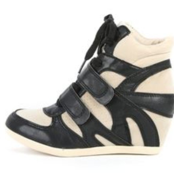 Shoes - ❗️S A L E ❗️Hi tops sneakers