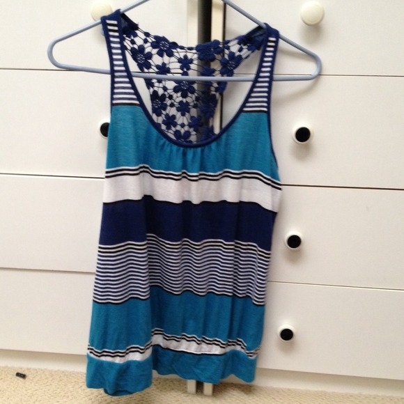 🚫SOLD to @cbass1 🚫 Striped Blue Top💙