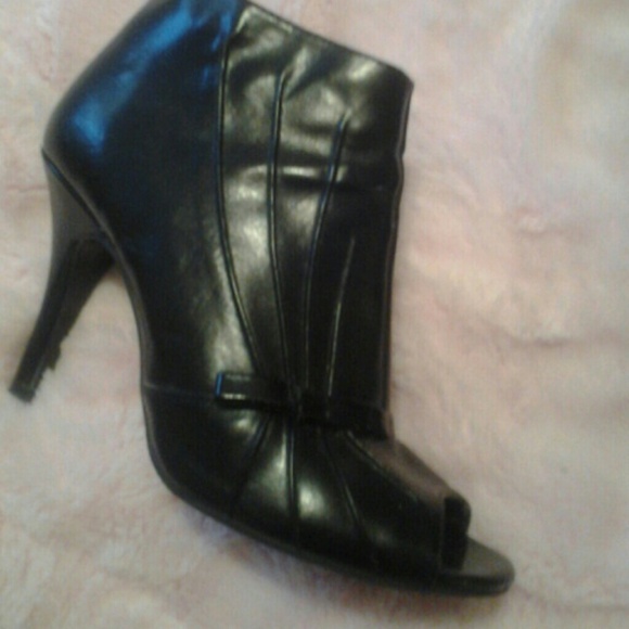 Heels - Picture 2 of 3