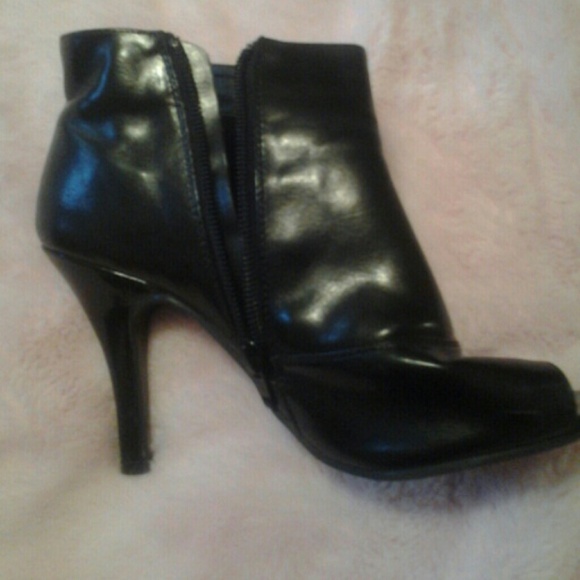 Heels - Picture 3 of 3