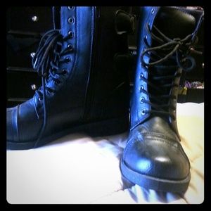 Combat boots