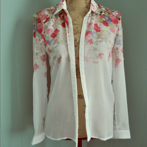 Long-Sleeve floral Button Down Blouse