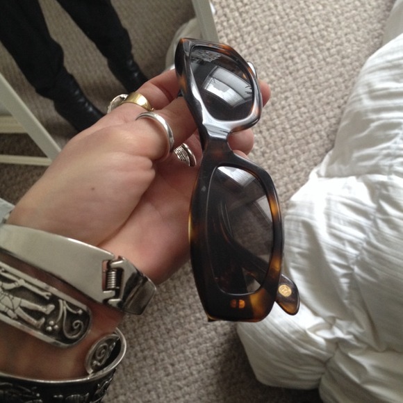 Additional pictures for chanel sunnies