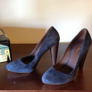 ⛔️HOLD⛔️ Navy blue suede Cole Haan heels.